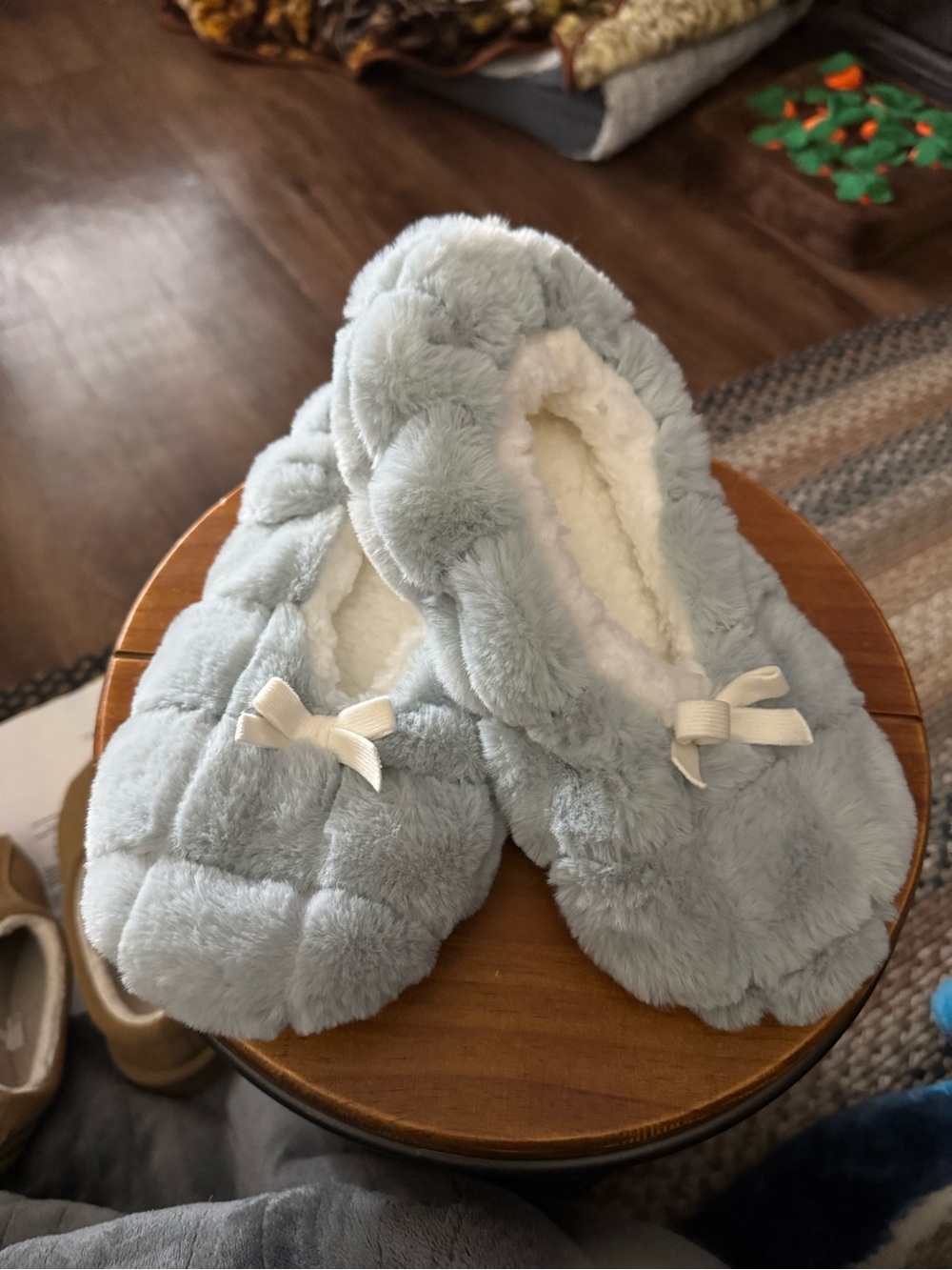 Brookstone Quilted Plush Light Blue Women's Slippers with Bow